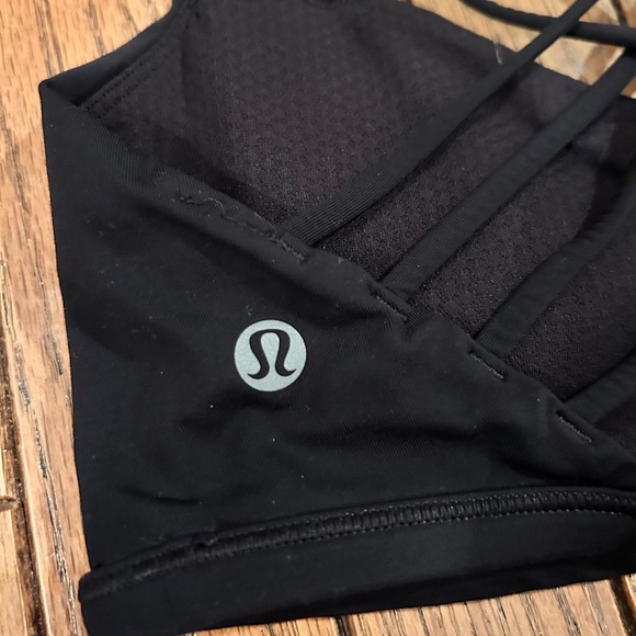 Lululemon Bundle of (2) Free to Be Wild Bras- White/Black Size 8 - Picture 8 of 9